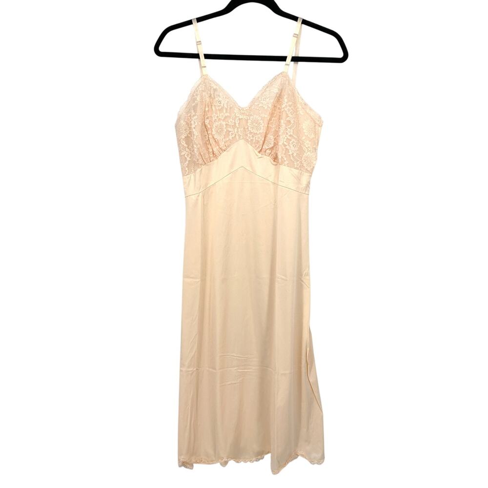 Vintage Vanity Fair Nylon Slip Peach With Lace Trim Womens Sz 36 Medium